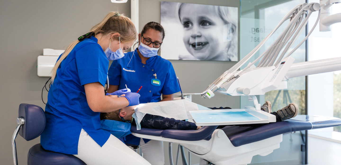 Tandarts en tandartsassistente bij Benedenti tandartspraktijk in Herentals